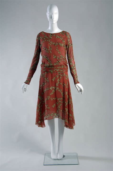 coco chanel 1925 poverty deluxe departmant coat dress